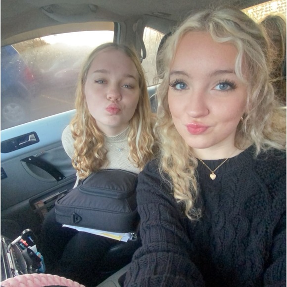 Meet your Posher, Sophie - Picture 4 of 4